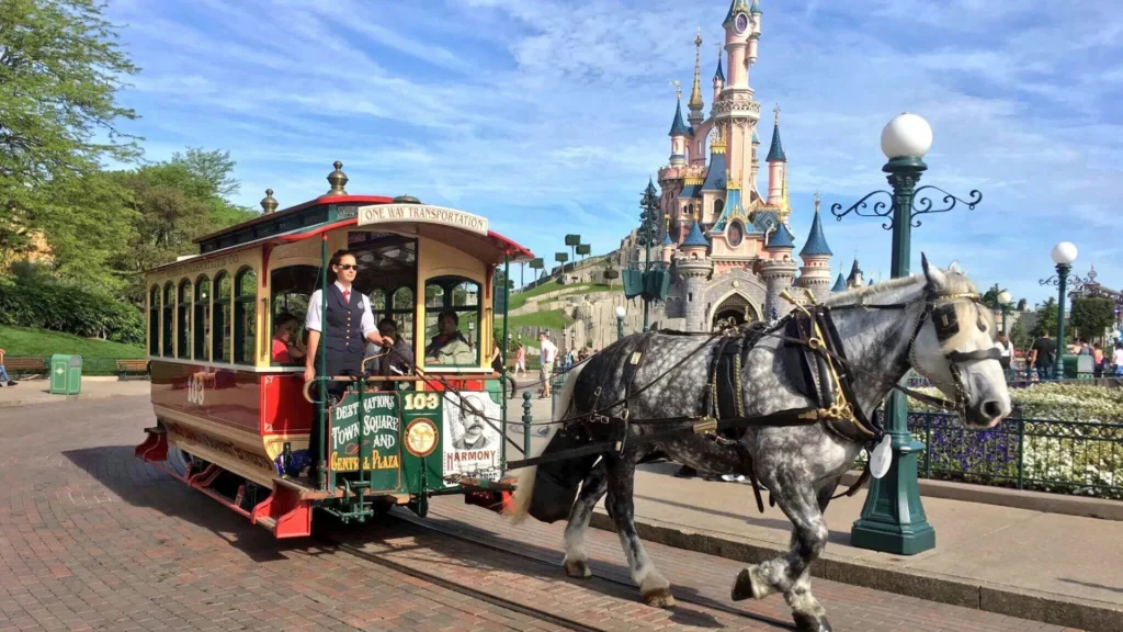 Disneyland Paris review • Disneyland Park • Trains and Vehicles -Horse-Drawn Streetcars description.