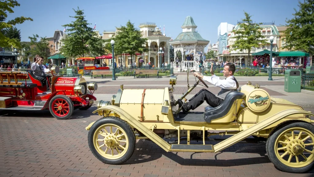 Disneyland Paris Main Street Vehicles review • Disneyland Park • Trains and Vehicles • Main Street Vehicles description.