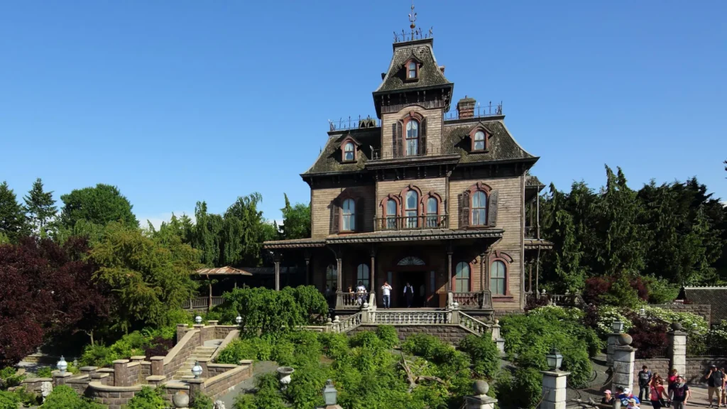 Disneyland Paris Phantom Manor review • Disneyland Park • Frontierland • Family Adventures • Phantom Manor description.