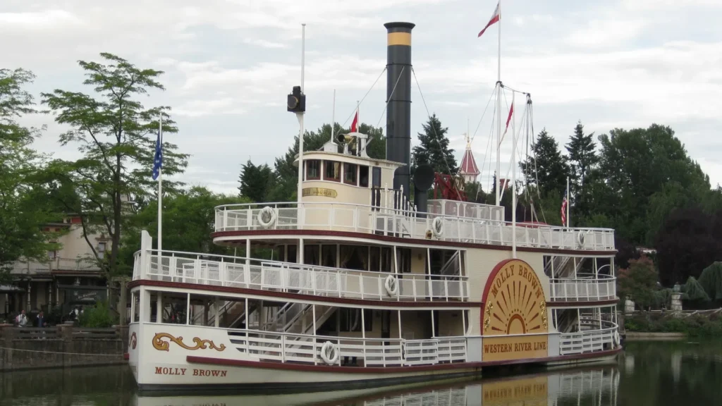 Disneyland Paris Thunder Mesa Riverboat Landing review • Disneyland Park • Trains and Vehicles • Thunder Mesa Riverboat Landing description.