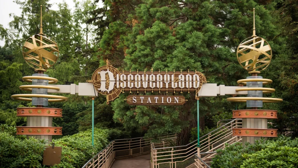 Disneyland Paris Discoveryland Review • A description of Discoveryland at Disneyland Paris • Attractions