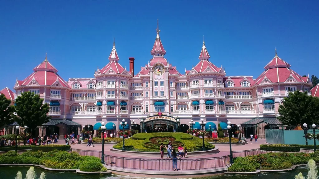 Disneyland Paris Disneyland Hotel price • The world-renowned 5-star Disneyland Hotel at Disneyland Paris • Booking Disneyland Hotel Paris.