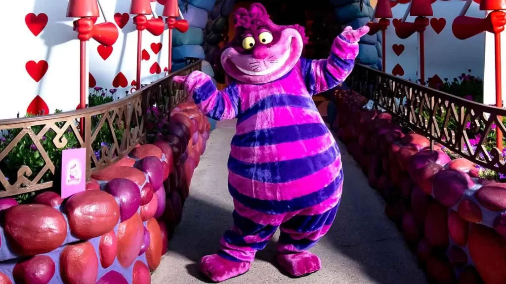 Disneyland Paris Cheshire Cat • Meet and greet with Cheshire Cat at Disneyland Paris • Photo with Cheshire Cat at Disneyland Paris.