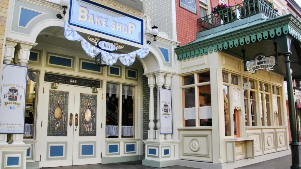 Disneyland Paris Cable Car Bake Shop • 4K Video Review • Quick Service Restaurant • Reservation • Cafe Cable Car Bake Shop prices & menu.