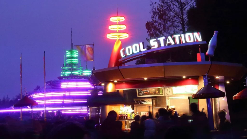 Disneyland Paris Cool Station • 4K Video Review • On-the-go • Reservation • Snack-Bar Cool Station price & menu.