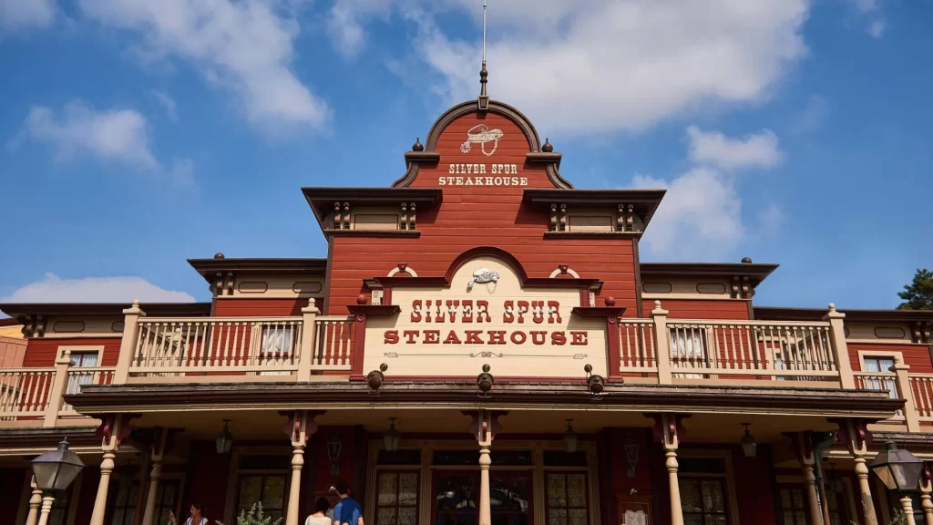 Disneyland Paris Silver Spur Steakhouse • 4K Video Review • Table Service Restaurant •  Silver Spur Steakhouse prices & menu.