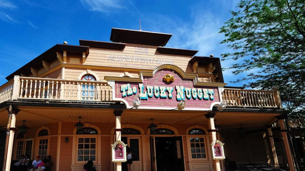 Disneyland Paris The Lucky Nugget Saloon • 4K Video Review • Table Service Restaurant •  The Lucky Nugget Saloon prices & menu.