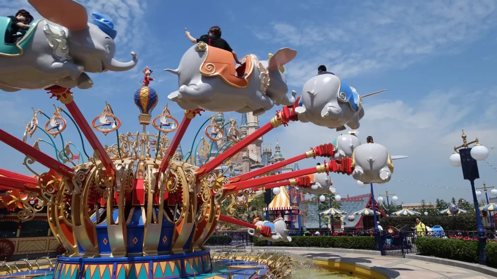 Disneyland Paris Rides for Kids • Best Rides for Small Children at Disneyland Paris • Baby and Toddler Attractions from 0-6 years old.