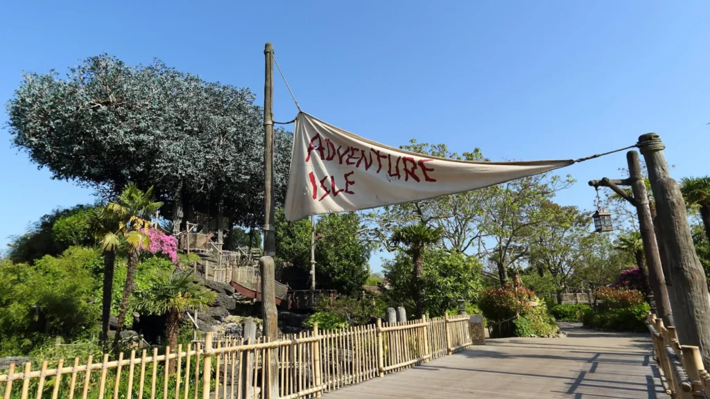 Disneyland Paris Adventure Isle review • Disneyland Park • Walking Tours • Adventure Isle description.