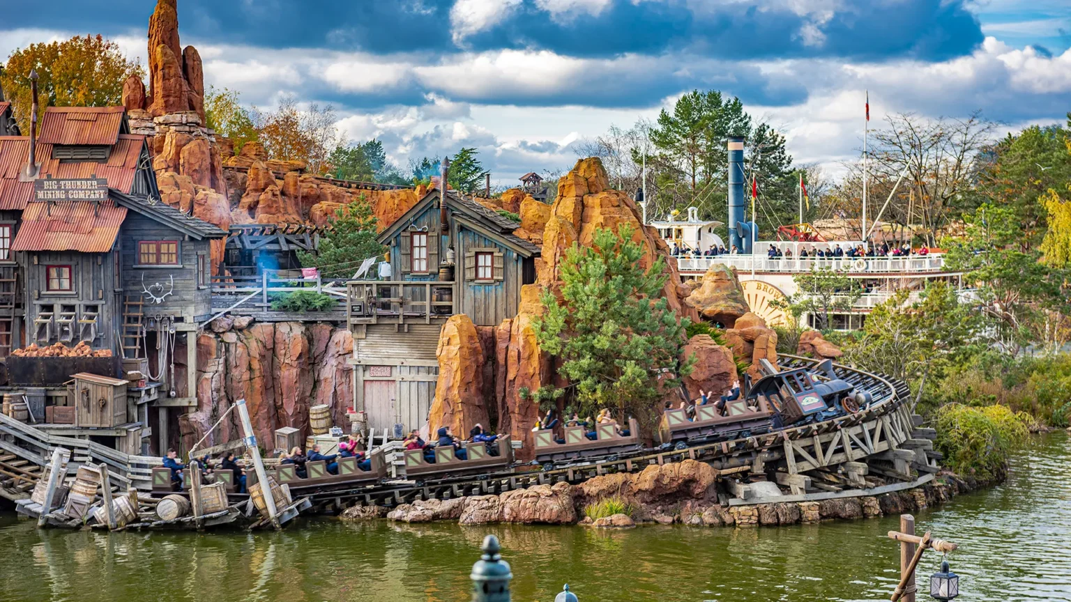 Disneyland Paris Big Thunder Mountain Railroad review • Disneyland Park • Big Thrills • Big Thunder Mountain Coaster Ride description.