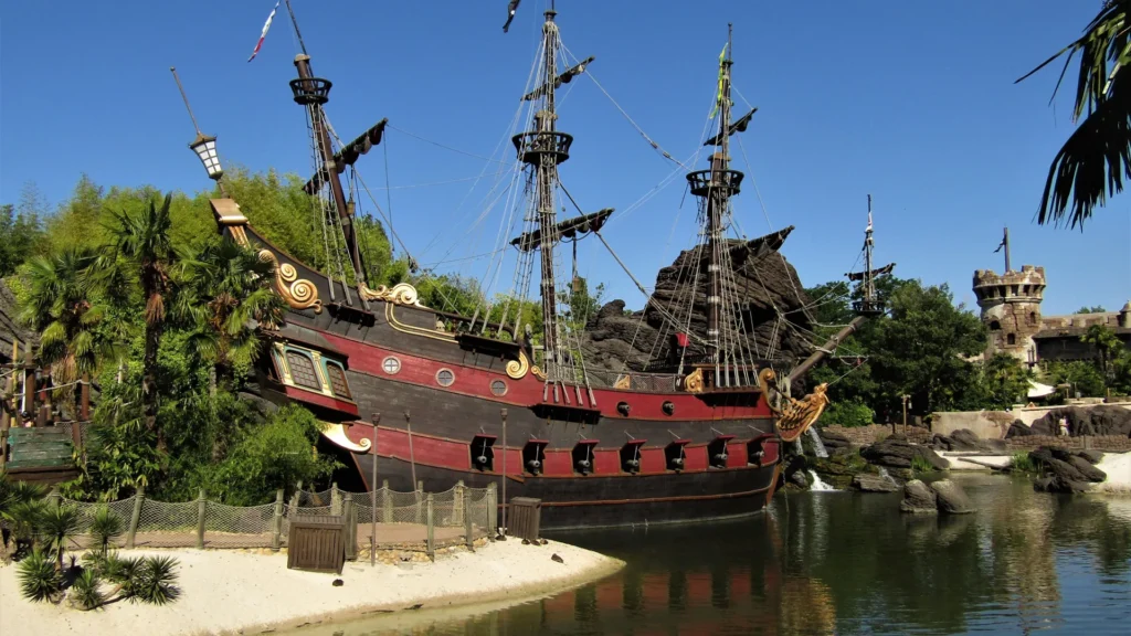 Disneyland Paris Pirate Galleon review • Disneyland Park • Walking Tours • Pirate Galleon description.