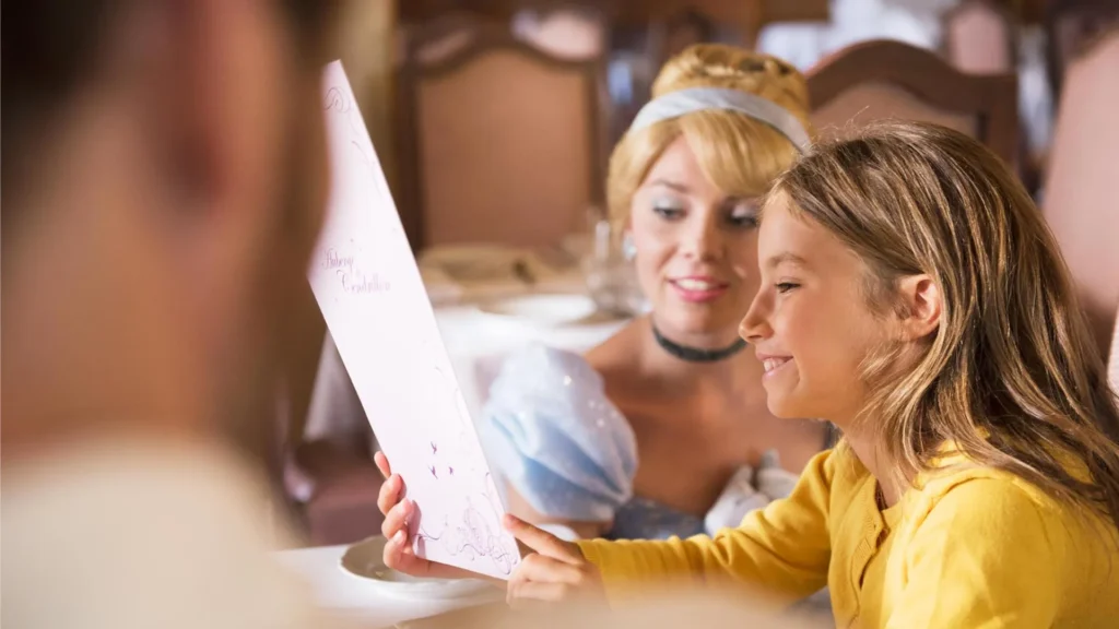 Disneyland Paris dinning with the princesses • Disneyland Paris breakfast