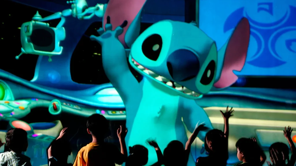 Disneyland Paris Stitch Live review • 4K full show video • Information about Stitch Live Interactive Attraction • Stitch Live description.