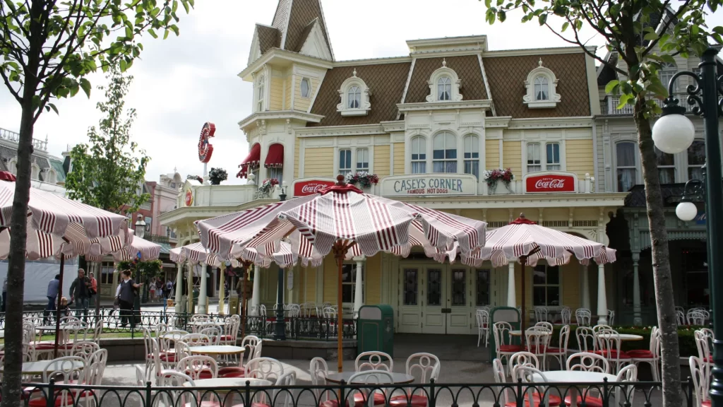 Disneyland Paris Casey’s Corner • 4K Video Review • Quick Service Restaurant • Reservation • Cafe Casey’s Corner prices & menu.