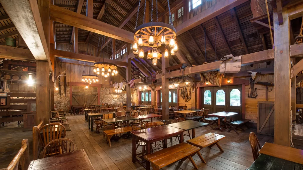 Disneyland Paris Cowboy Cookout Barbecue • 4K Video Review • Quick Service Restaurant • Reservation • Cafe Cowboy Cookout Barbecue prices.