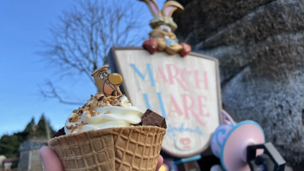 Disneyland Paris March Hare Refreshments • 4K Video Review • On-the-go • Reservation • March Hare Refreshments price & menu.