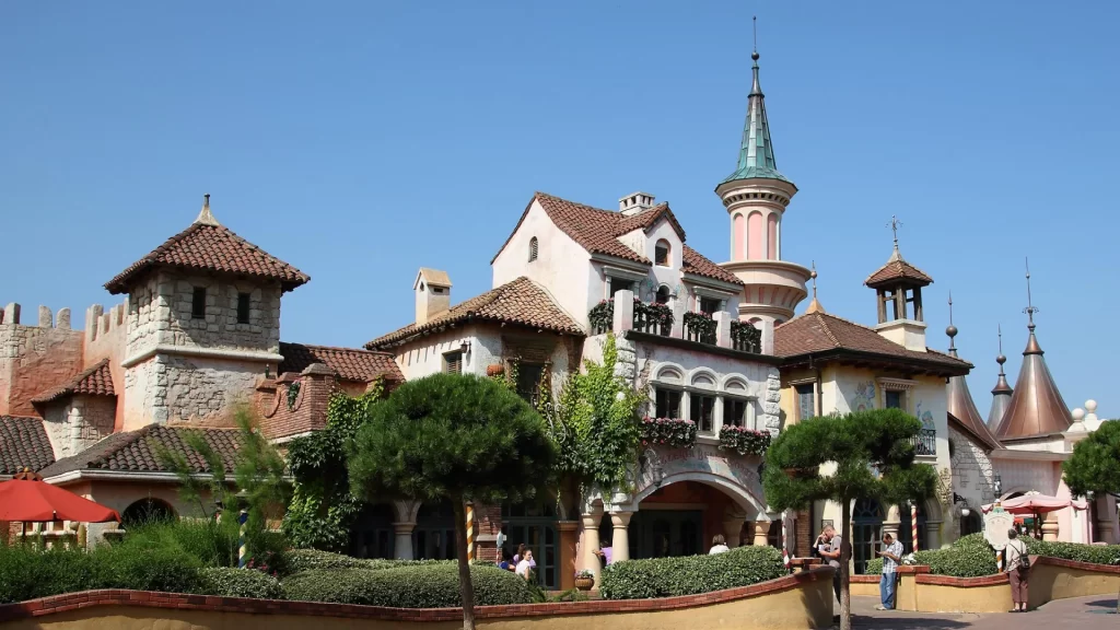 Disneyland Paris Pizzeria Bella Notte • 4K Video Review • Quick Service Restaurant • Reservation • Pizzeria Bella Notte prices & menu.