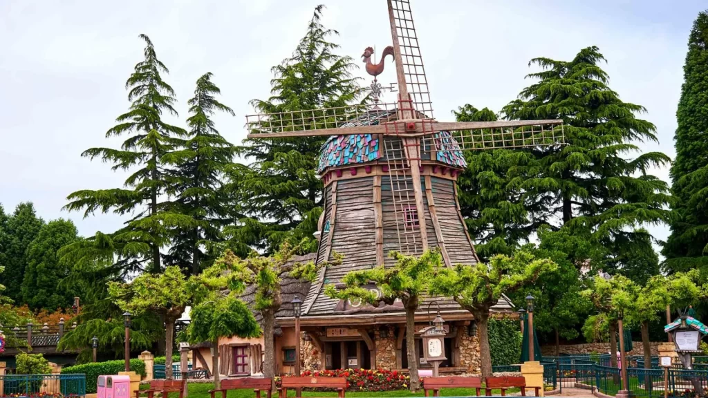Disneyland Paris The Old Mill • 4K Video Review • On-the-go • Reservation • The Old Mill price & menu.