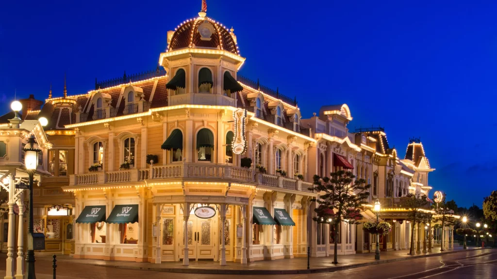 Disneyland Paris Walt’s – an American restaurant • 4K Video Review • Table Service Restaurant •  Walt’s – an American restaurant prices & menu.
