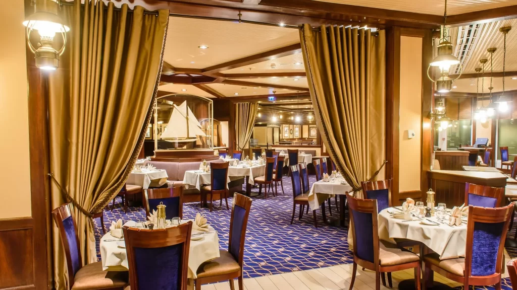 Disneyland Paris Yacht Club • 4K Video Review • Table Service Restaurant • Reservation • Yacht Club prices & menu.