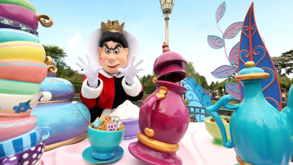 Disneyland Paris Characters of Alice in Wonderland • Discover the Characters from Alice in Wonderland at Disneyland Paris.