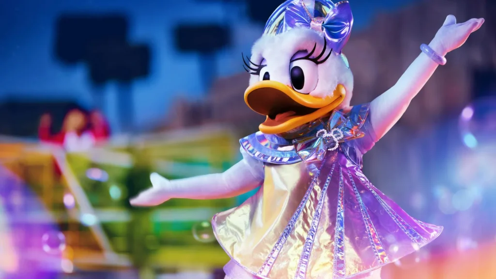 Disneyland Paris Daisy Duck • Meet and Greet with Daisy Duck at Disneyland Paris • Photo with Daisy Duck at Disneyland Paris.