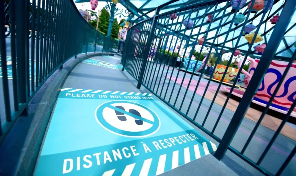 Disneyland Paris Safe distance required