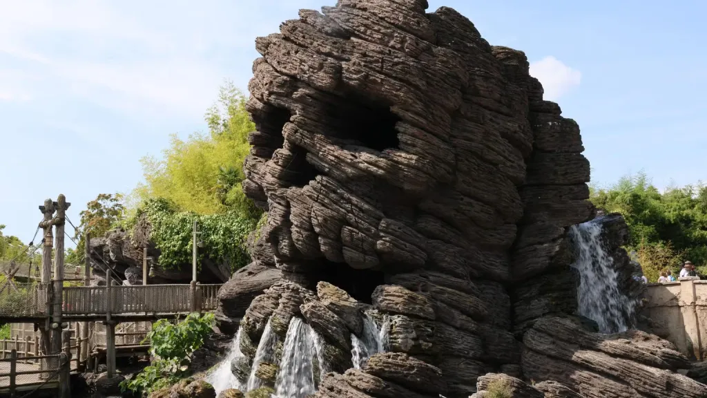 Disneyland Paris The terrifying face of skull rock