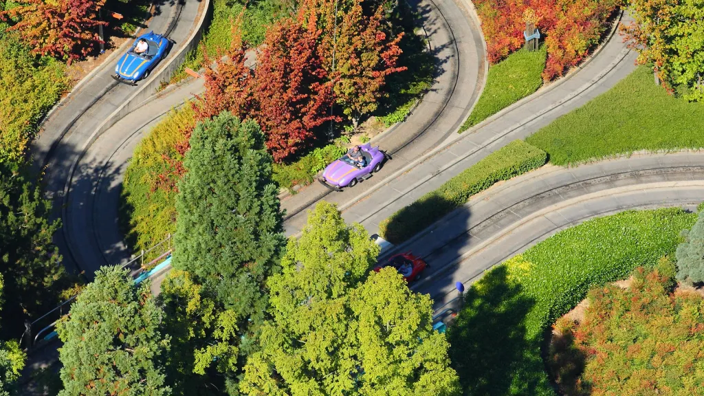 Disneyland Paris Drive along a winding road