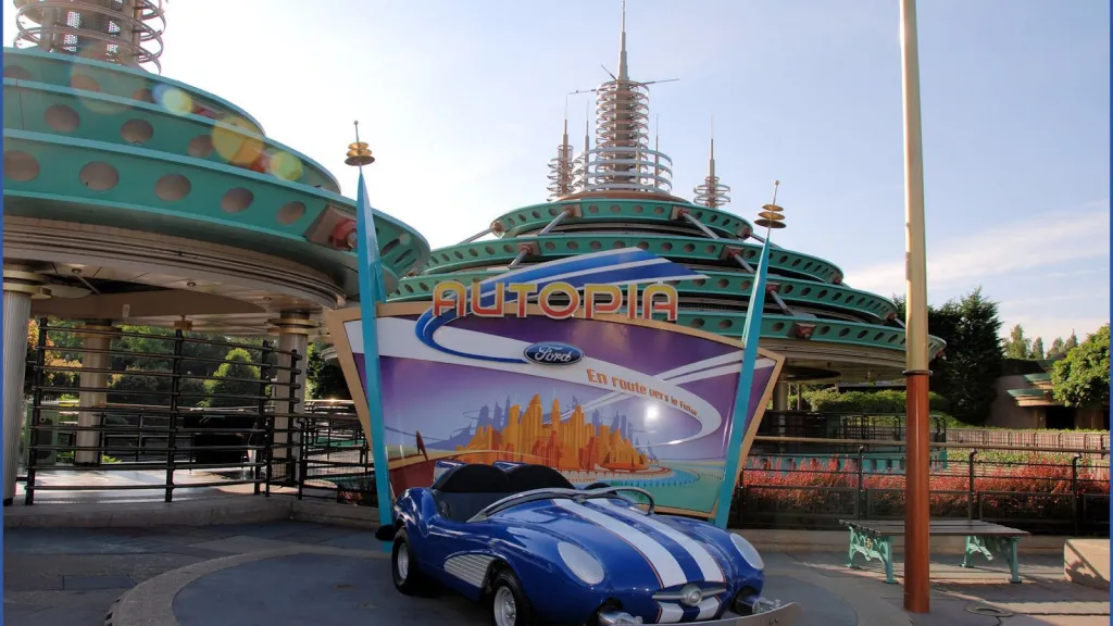Disneyland Paris Photo spot with a retro car