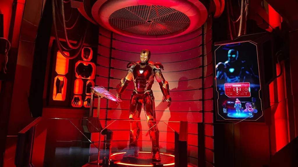 Disneyland Paris Iron Man announces the danger