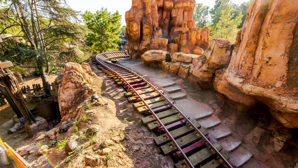 Disneyland Paris Tracks winding through the mountain