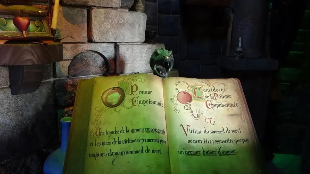 Disneyland Paris Snow White and the Seven Dwarfs book