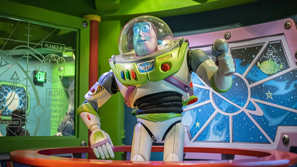 Disneyland Paris Buzz Lightyear briefs the mission