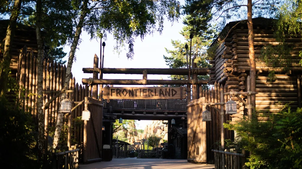 Disneyland Paris Frontierland Entrance