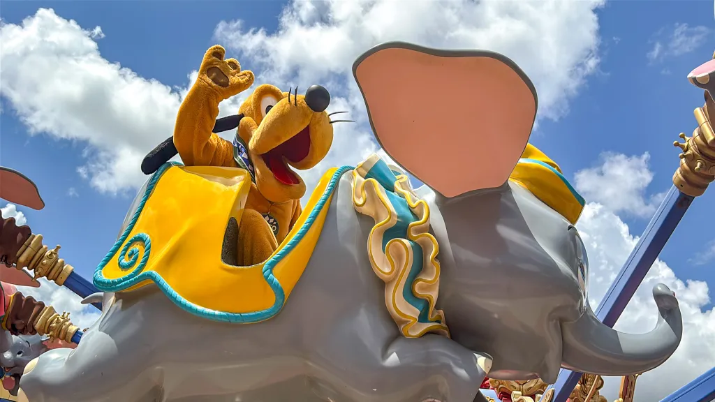 Disneyland Paris Pluto riding on Dumbo’s back