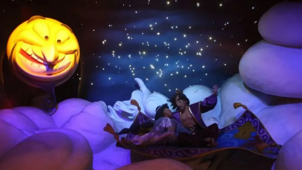 Disneyland Paris Aladdin and Jasmine flying over Agrabah