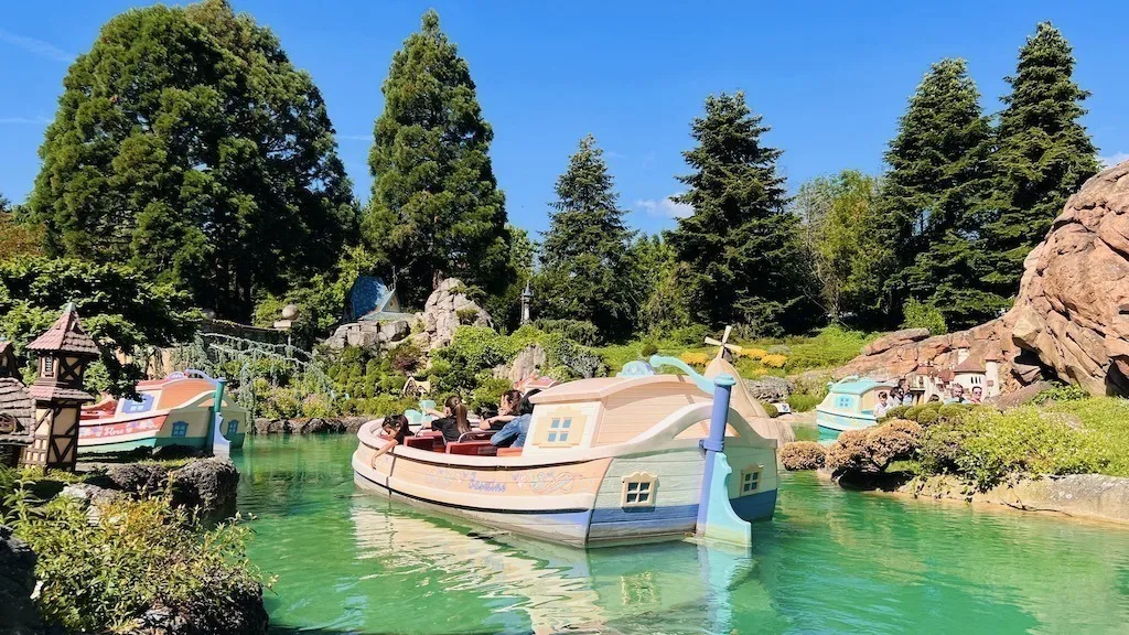Disneyland Paris Floating boat