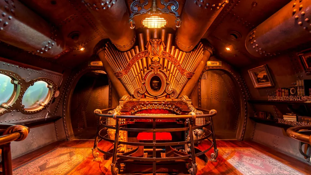 Disneyland Paris Pipe organ on the submarine