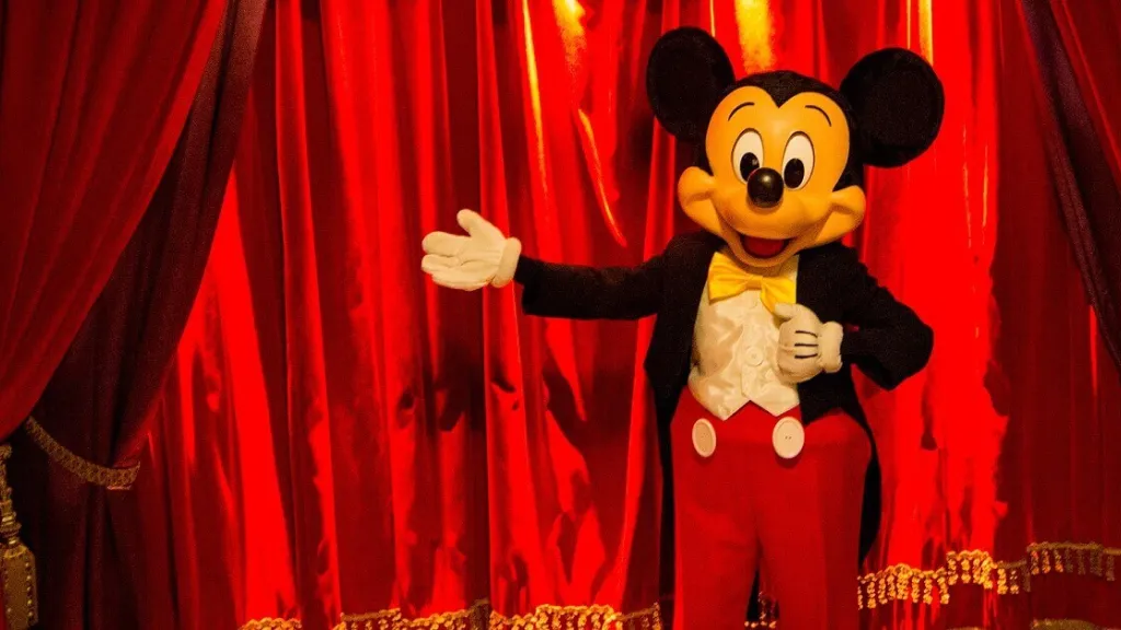 Disneyland Paris Long-awaited meet & greet