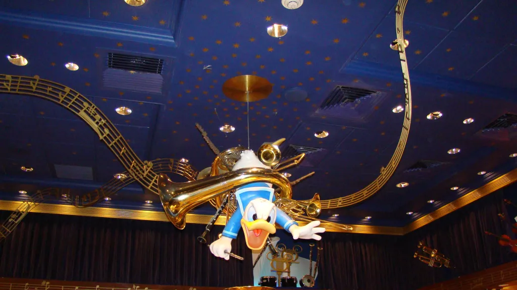 Disneyland Paris Donald in the musical chaos