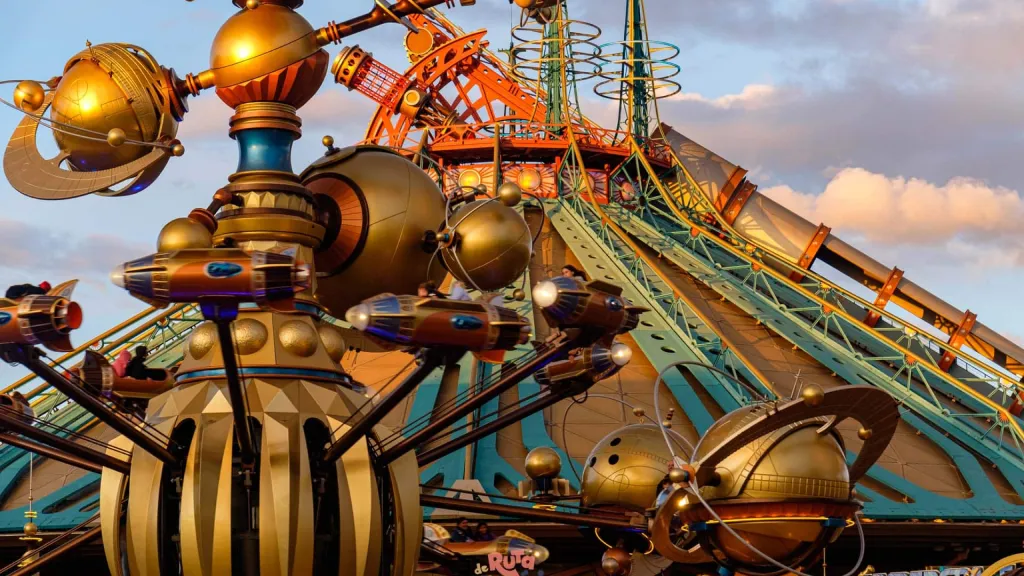 Disneyland Paris Spinning planets