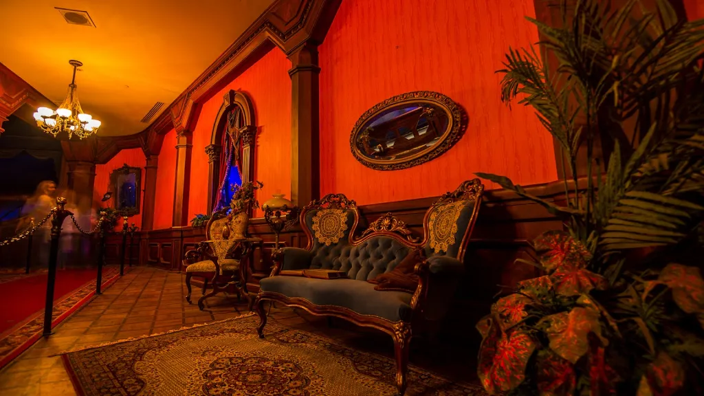 Disneyland Paris Hallway of spirits