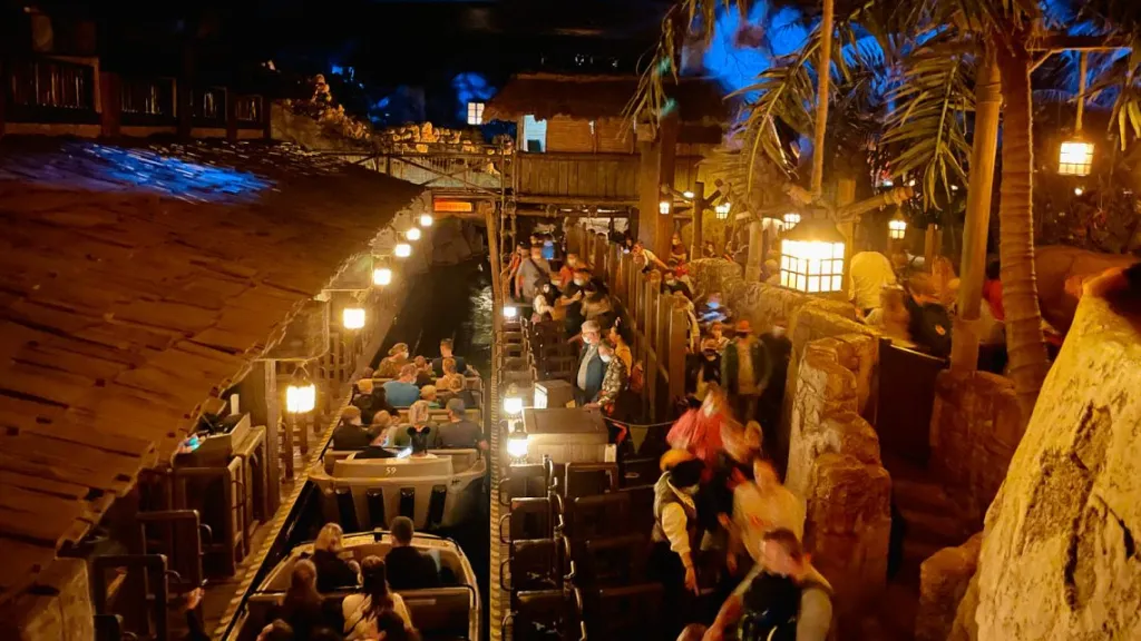Disneyland Paris Boarding begins for Pirates of the Caribbean