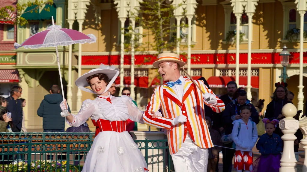 Disneyland Paris Mary Poppins and the Pearly Band show