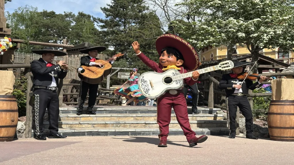 Disneyland Paris Miguel’s Fiesta Latina show