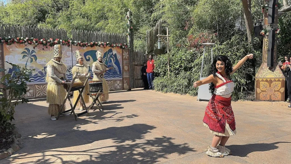 Disneyland Paris Moana and her Musicians show