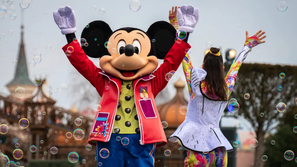 Disneyland Paris A Million Splashes of Color show