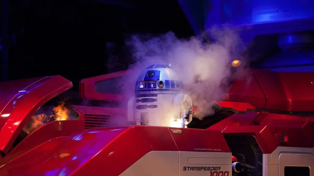 Disneyland Paris R2-D2 droid