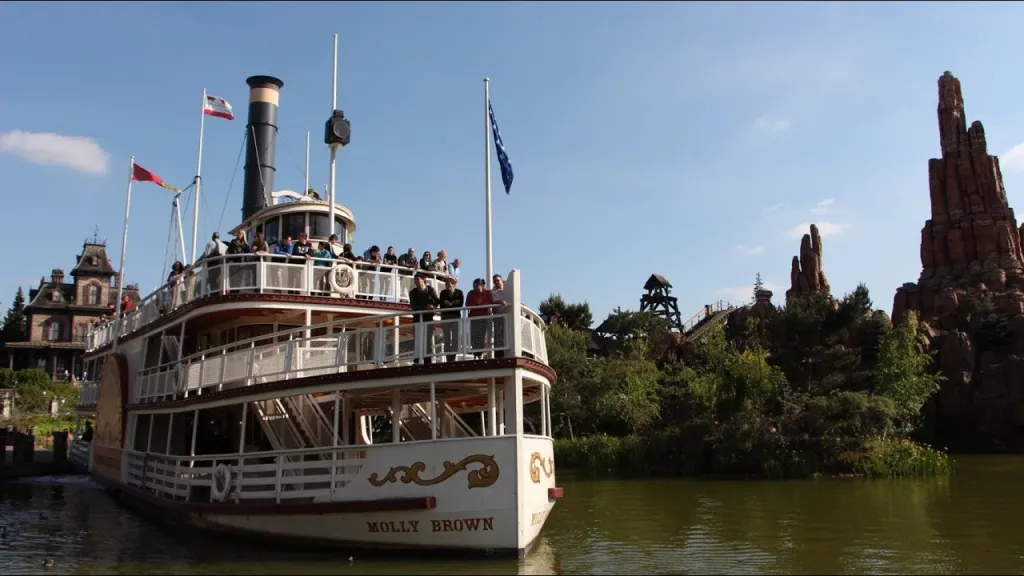 Disneyland Paris Front view of the Molly Brown